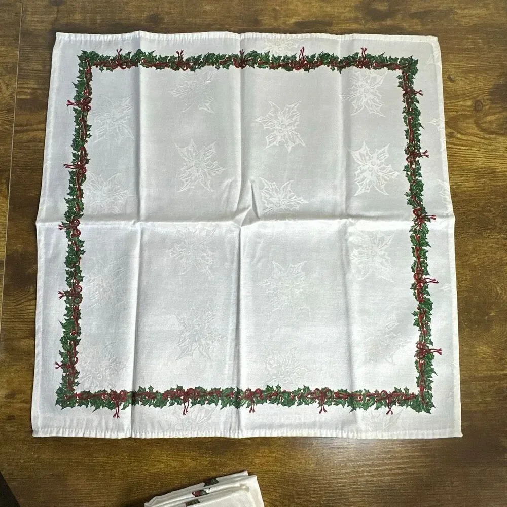 Christmas Linen‎ Set 4 Placemats Holly Berry Print Table Linens 18” x 18”